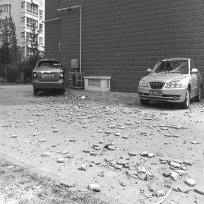 又一起瓷磚高空脫落釀成大禍！